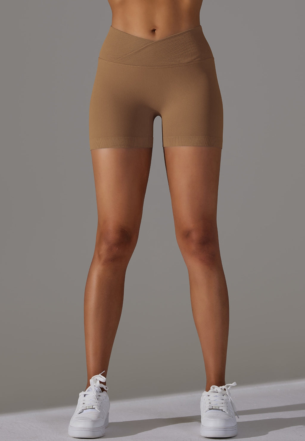 Pantalones cortos con cintura en V y canalé superpuesto