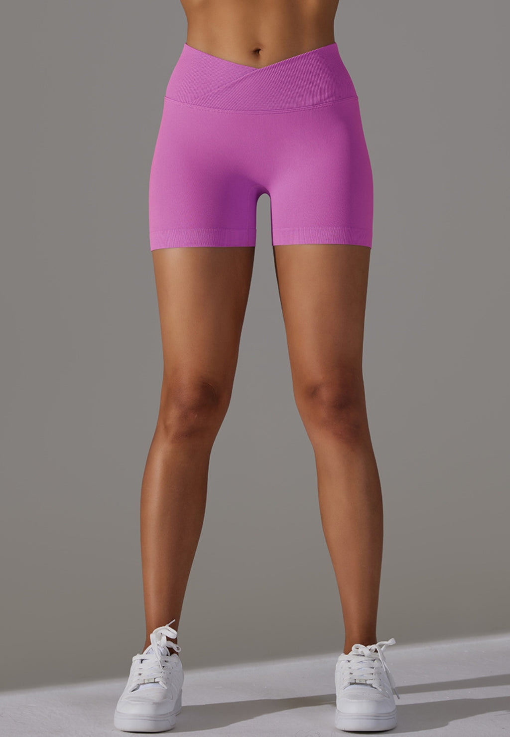 Pantalones cortos con cintura en V y canalé superpuesto