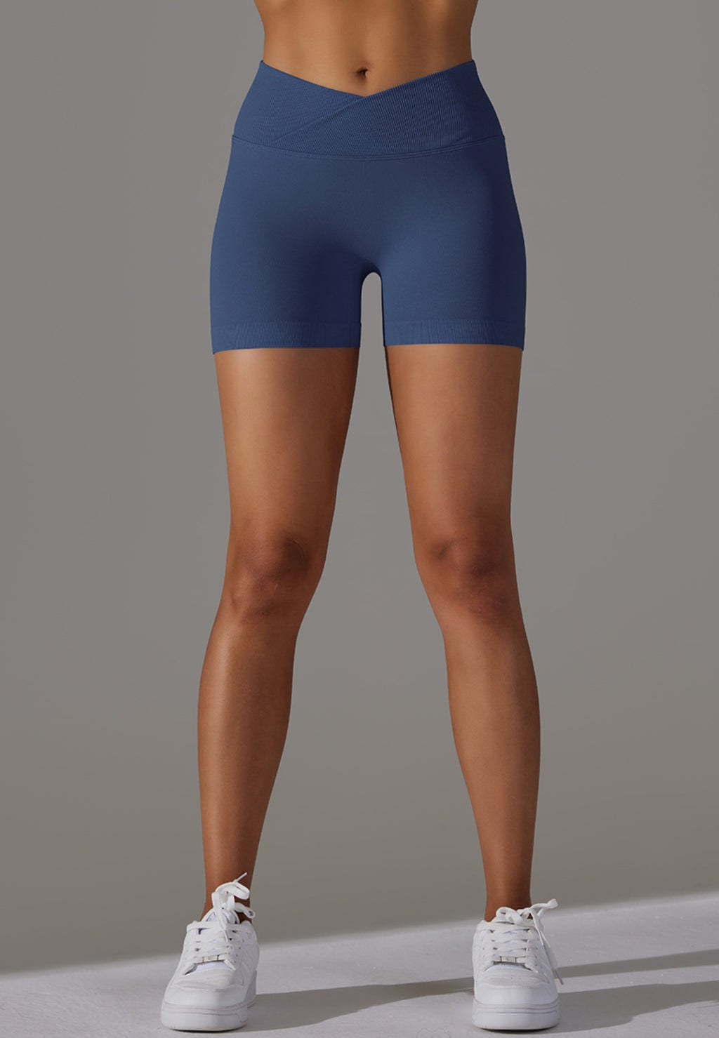 Pantalones cortos con cintura en V y canalé superpuesto
