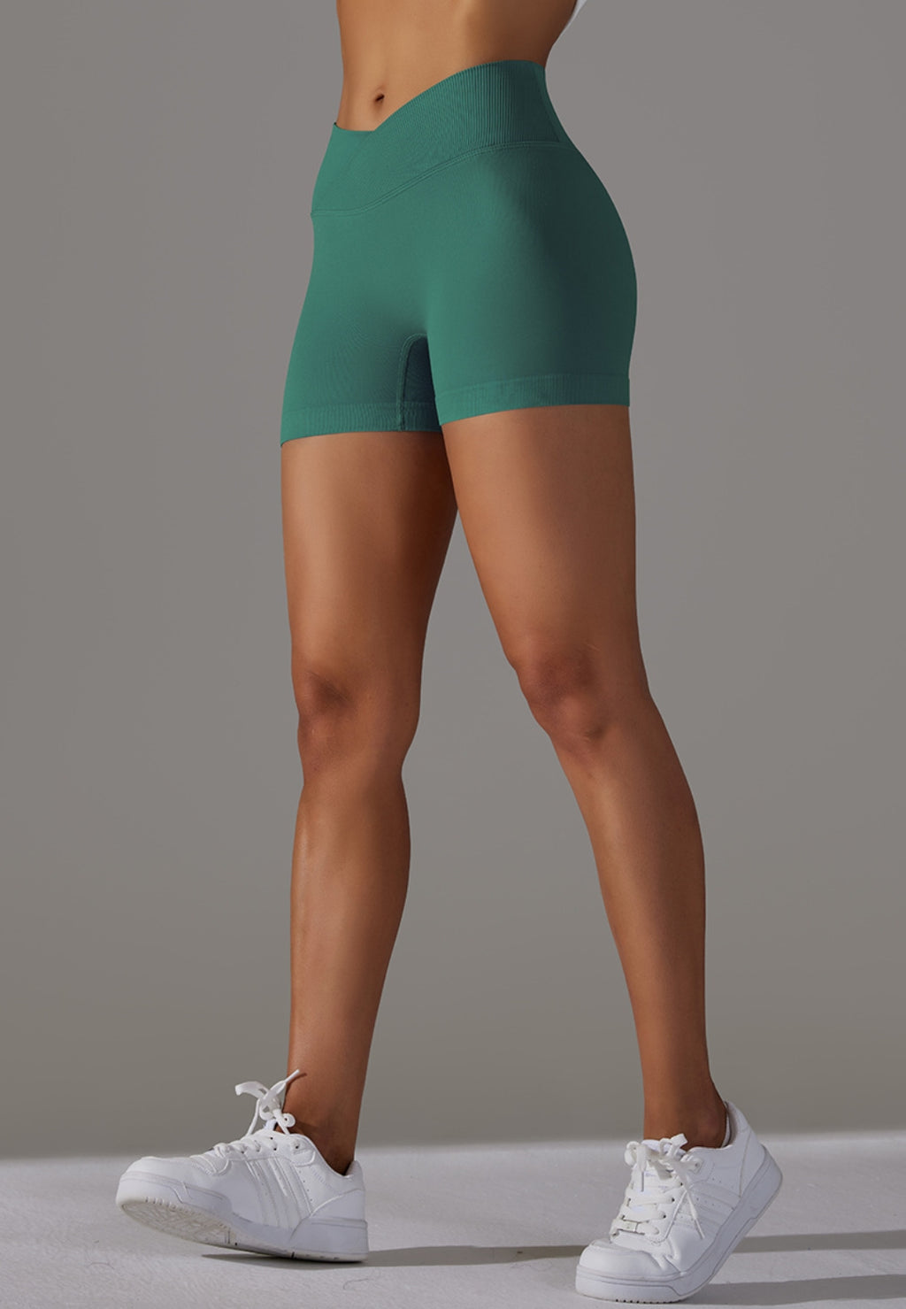 Pantalones cortos con cintura en V y canalé superpuesto