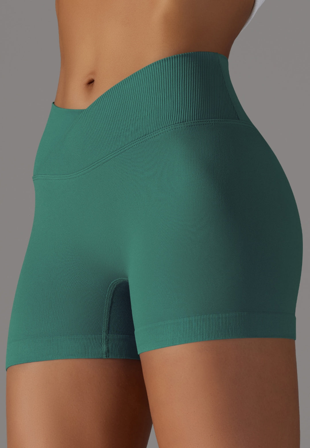 Pantalones cortos con cintura en V y canalé superpuesto