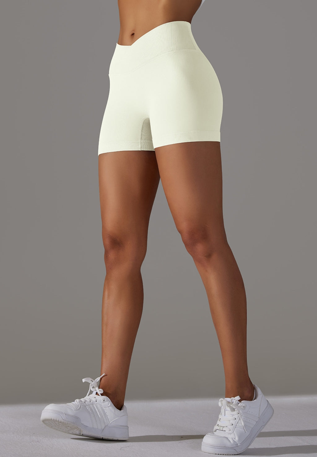 Pantalones cortos con cintura en V y canalé superpuesto