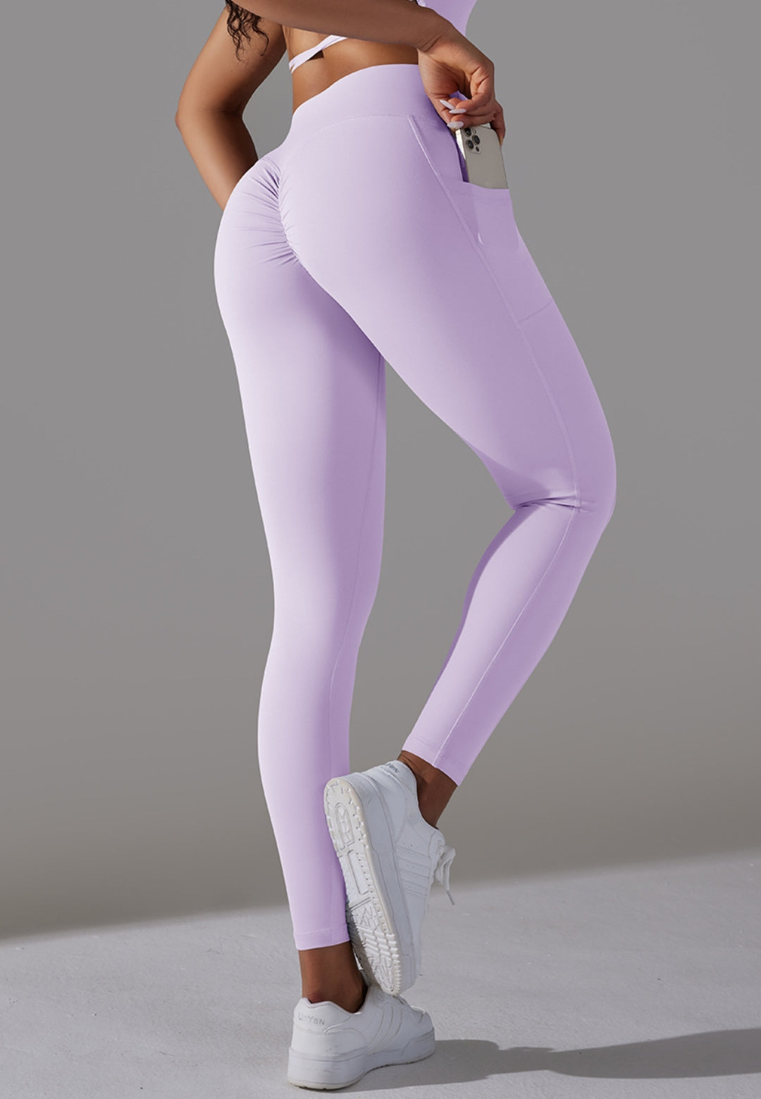 Leggings con bolsillos superpuestos en la cintura en forma de V