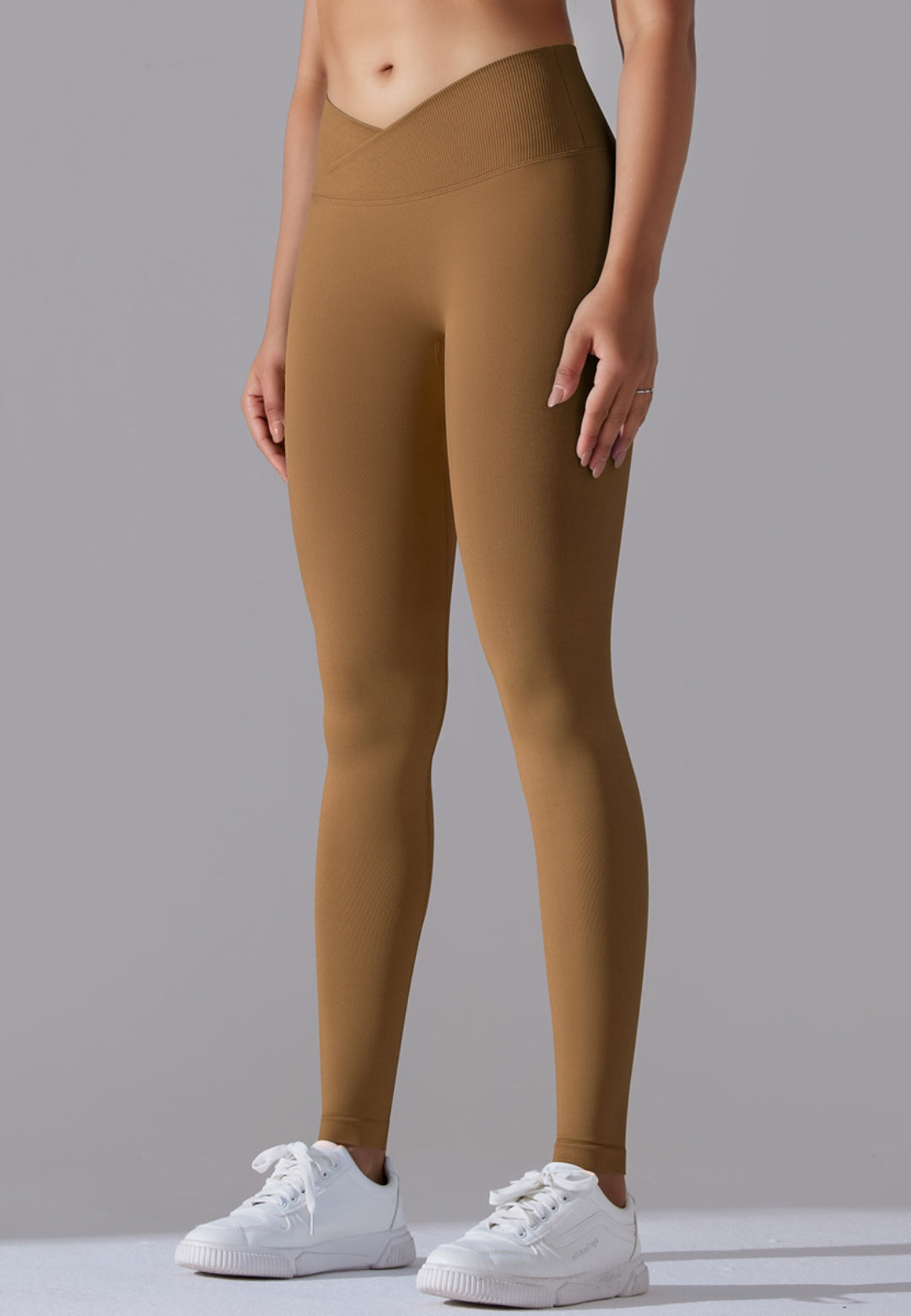 Leggings deportivos con cintura en V y canalé