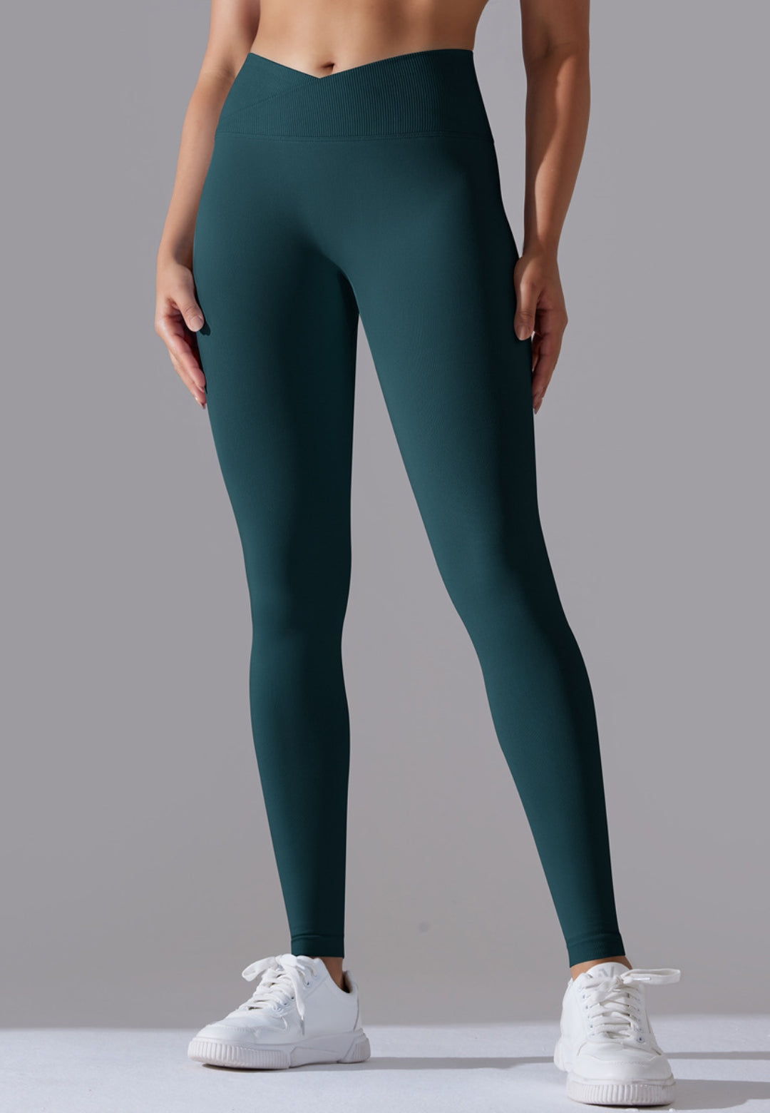 Leggings deportivos con cintura en V y canalé