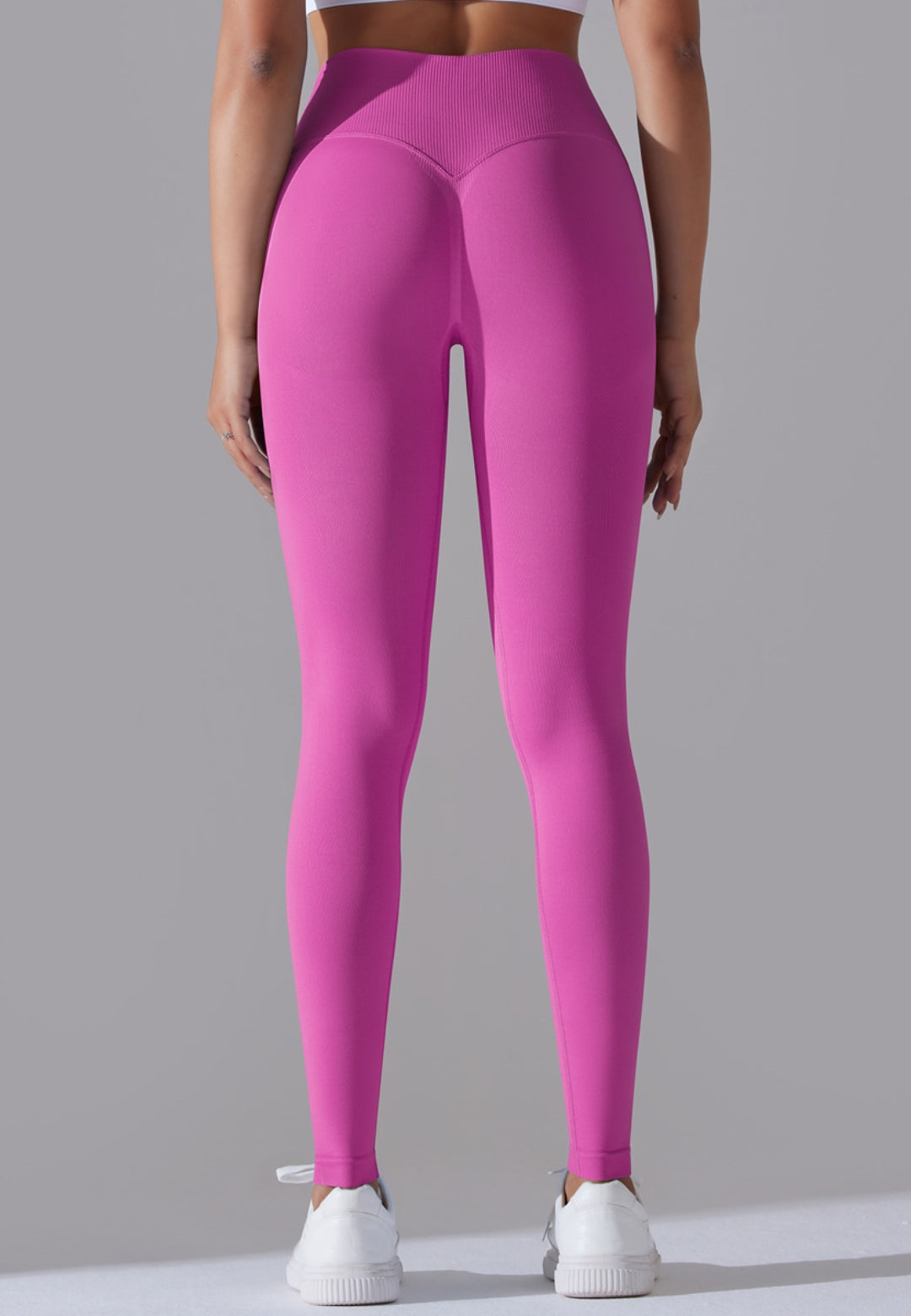 Leggings deportivos con cintura en V y canalé
