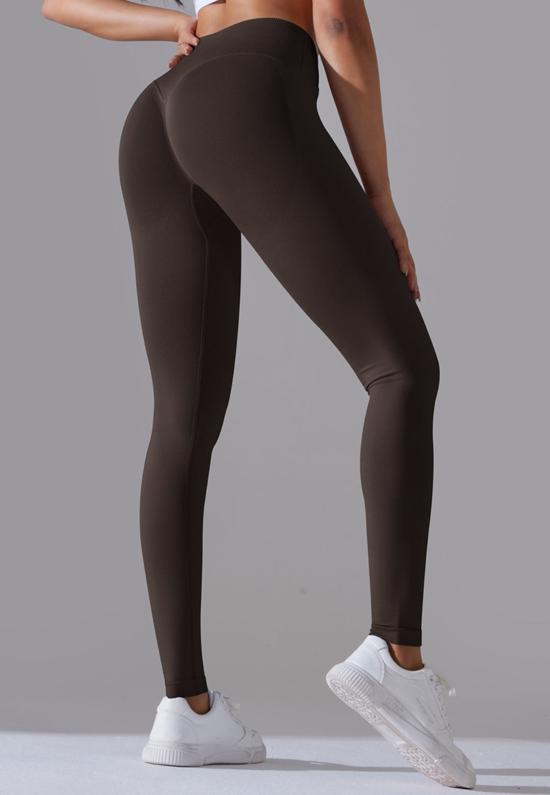 Leggings deportivos con cintura en V y canalé