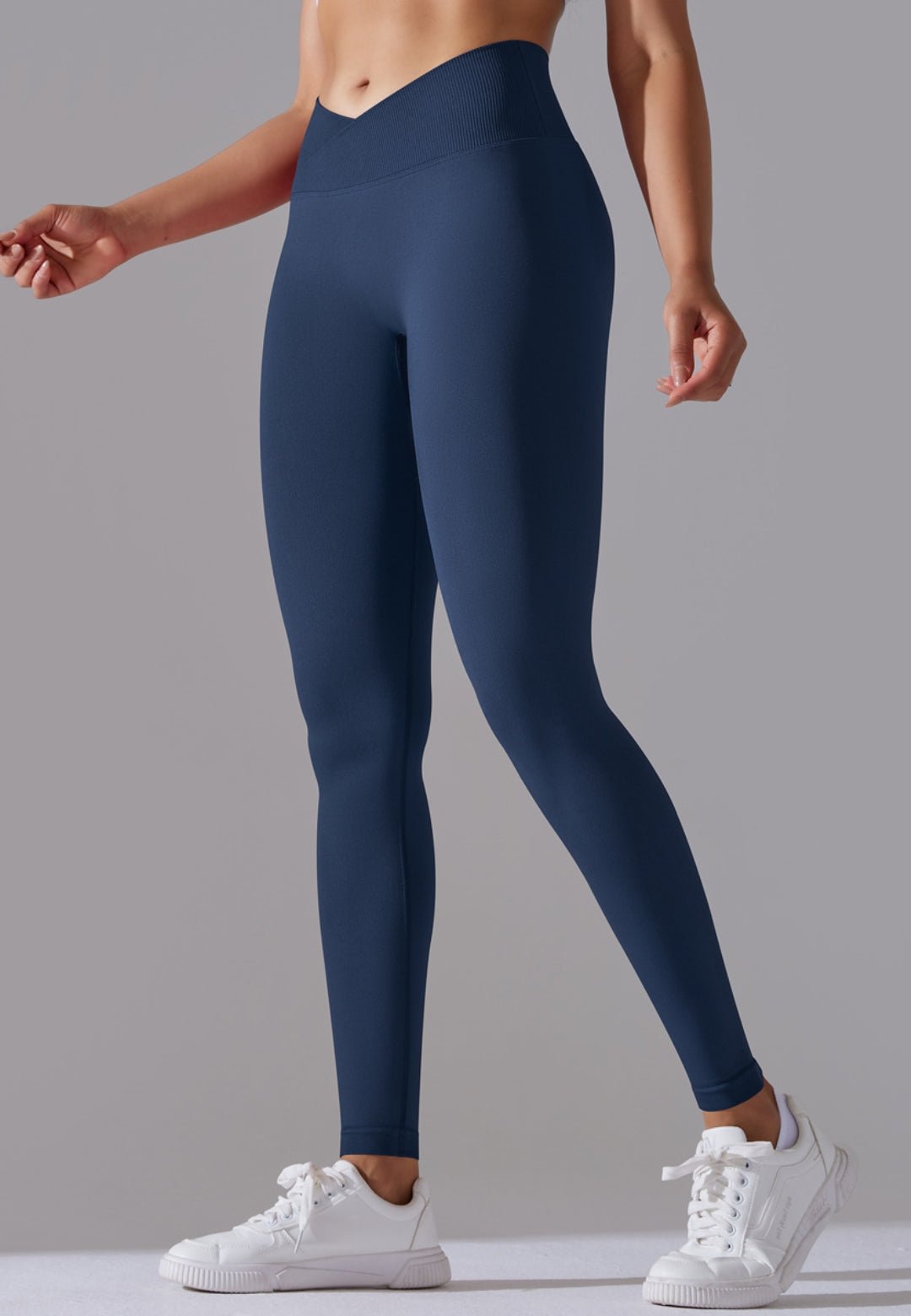 Leggings deportivos con cintura en V y canalé
