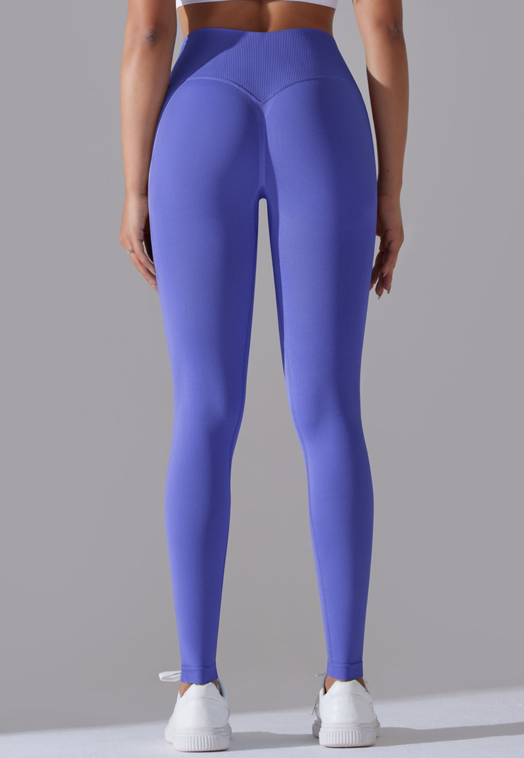 Leggings deportivos con cintura en V y canalé