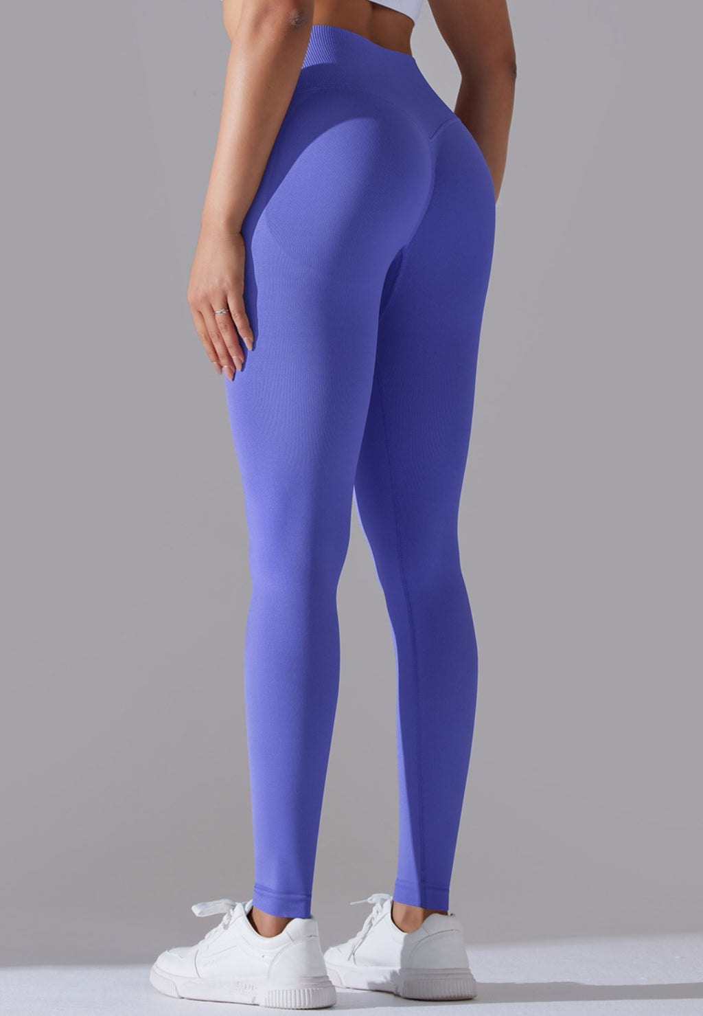 Leggings deportivos con cintura en V y canalé