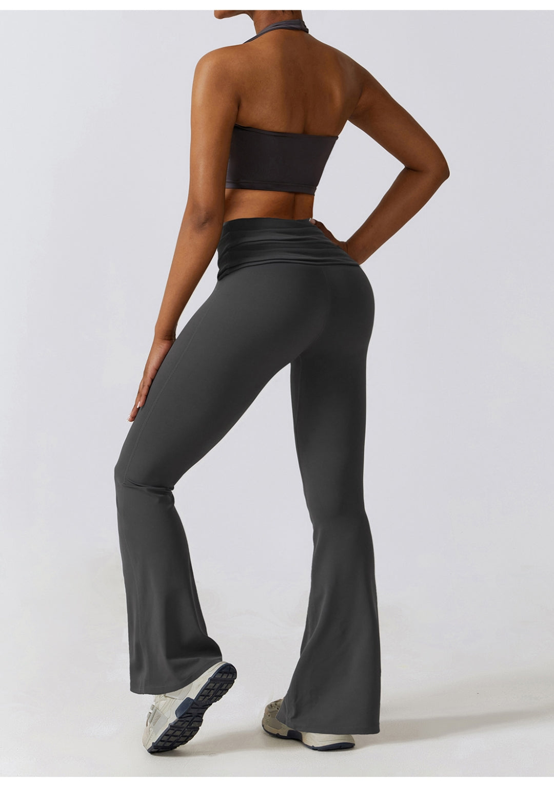 Leggings acampanados con cintura alta y fruncidos