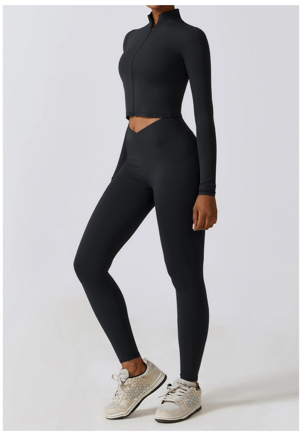 Chaqueta deportiva con cuello alto y cremallera