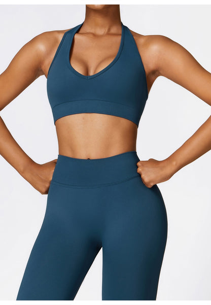 Sujetador deportivo con escote halter pronunciado