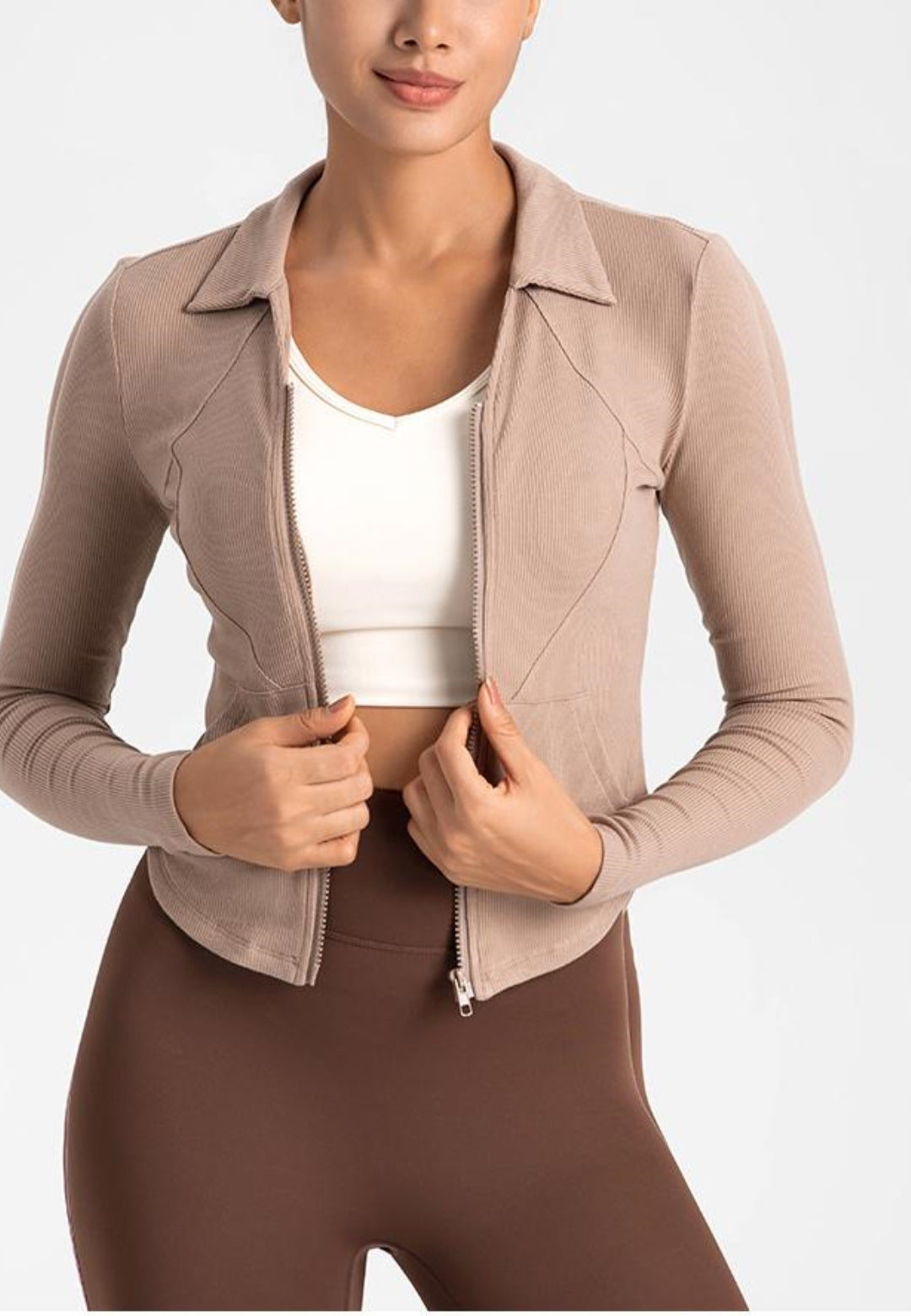 Chaqueta deportiva con cuello y dobladillo curvo