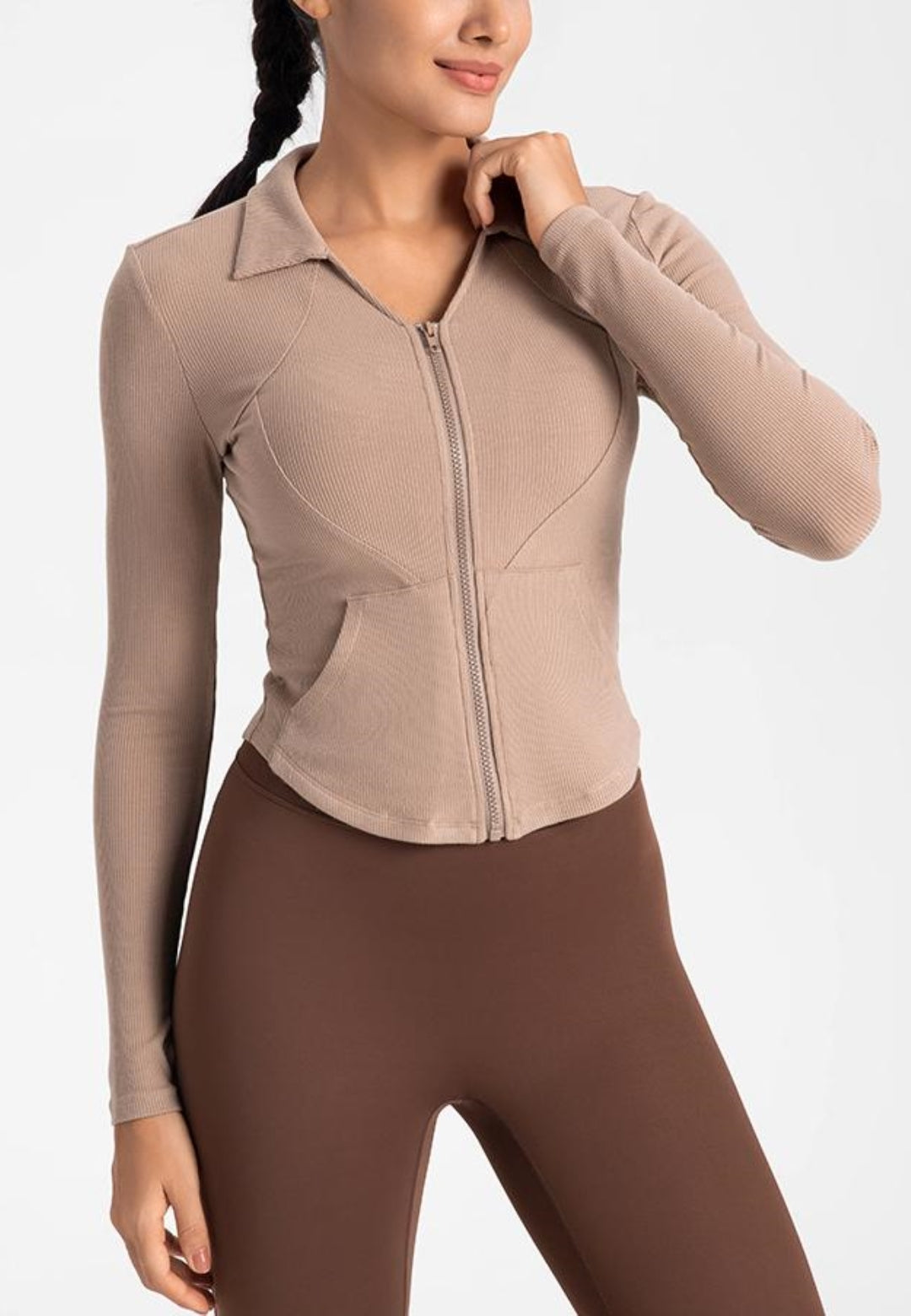Chaqueta deportiva con cuello y dobladillo curvo