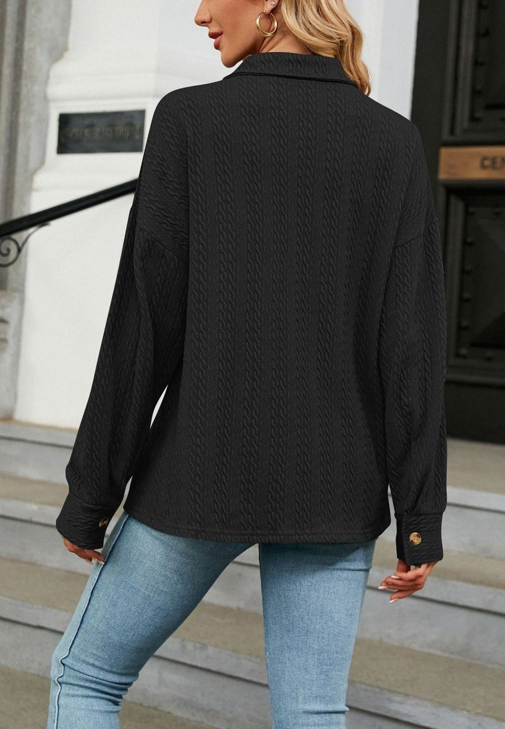 Camisa con botones en el frente y punto cable