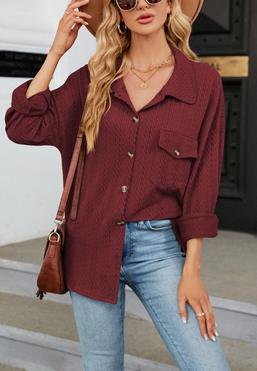 Camisa con botones en el frente y punto cable