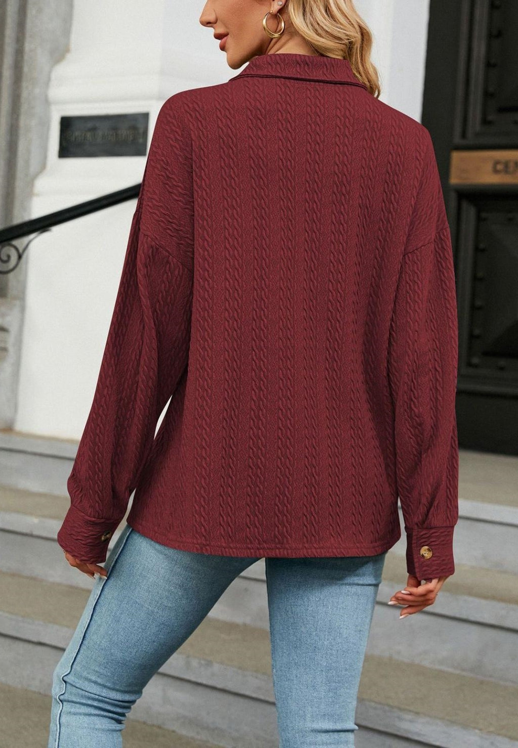 Camisa con botones en el frente y punto cable