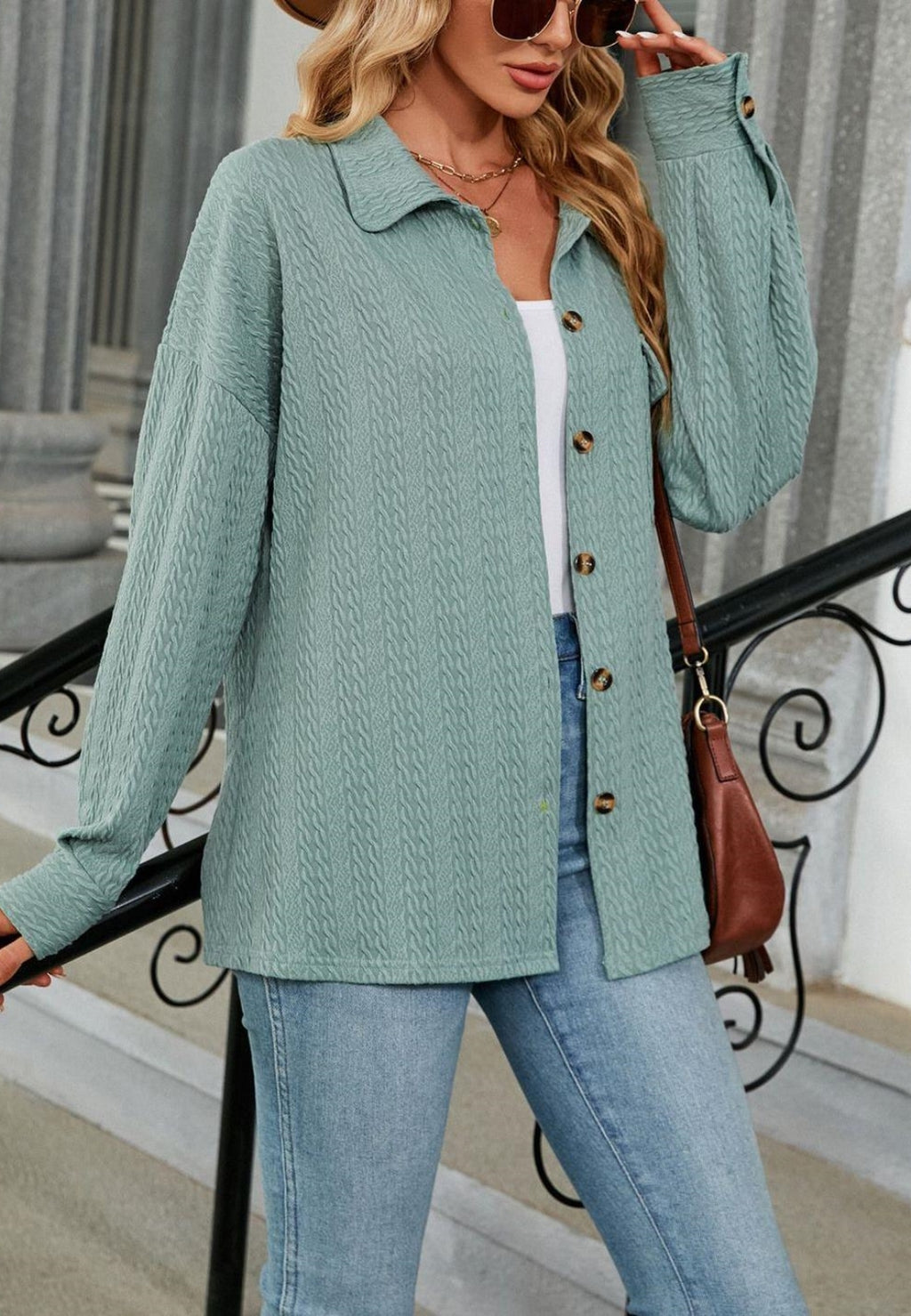 Camisa con botones en el frente y punto cable
