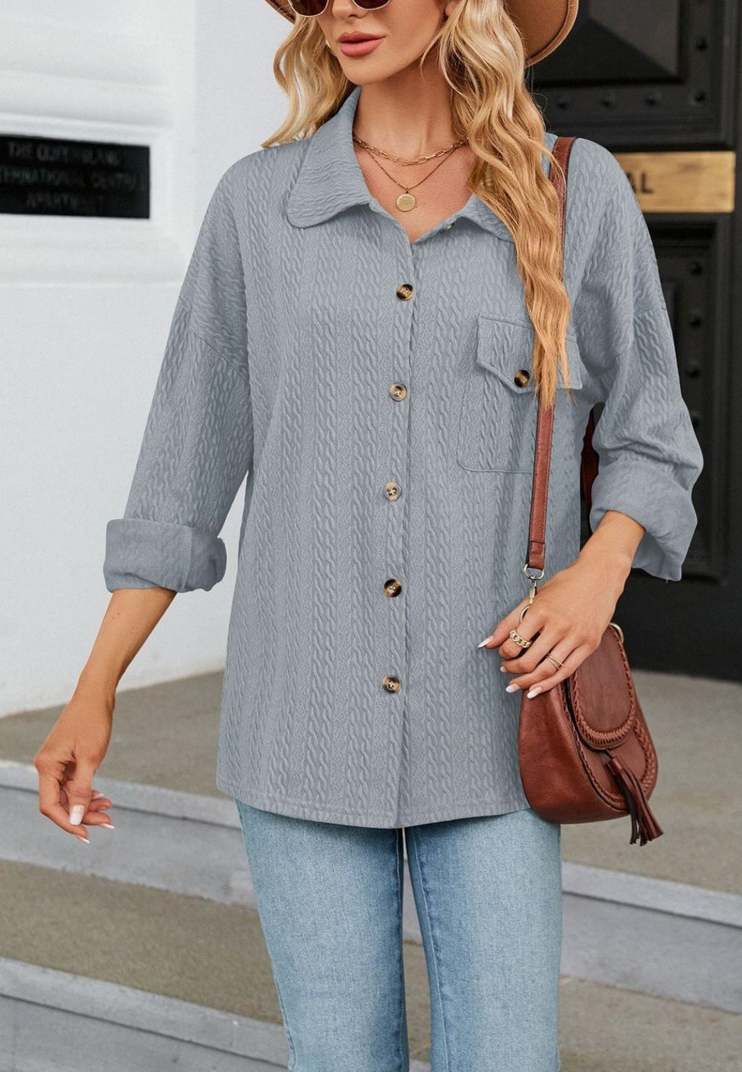 Camisa con botones en el frente y punto cable