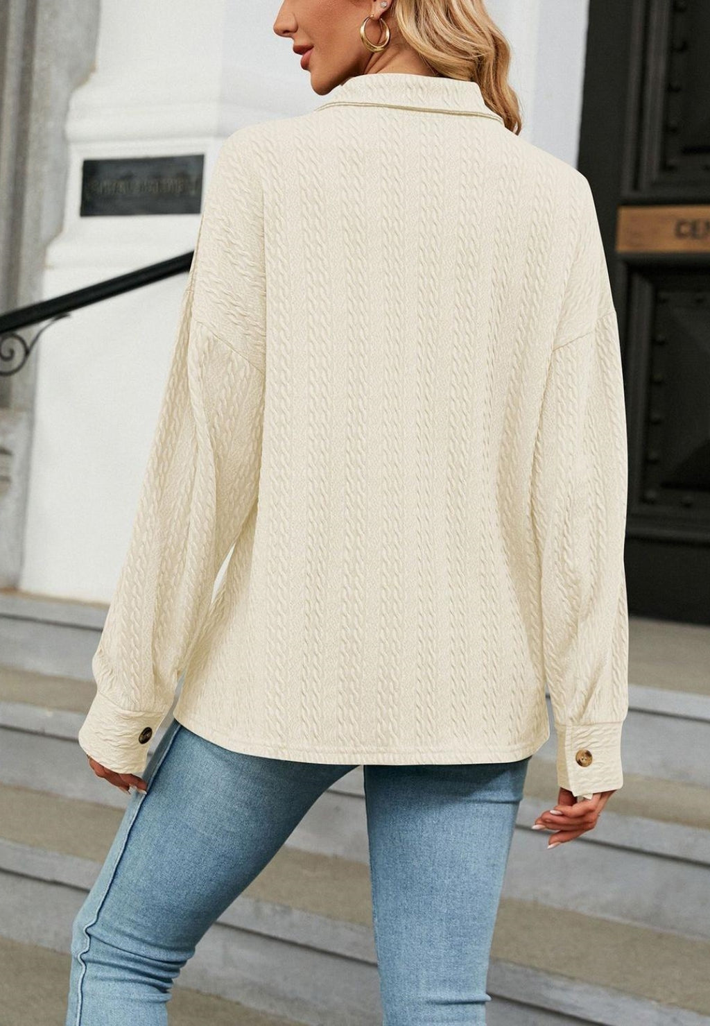 Camisa con botones en el frente y punto cable