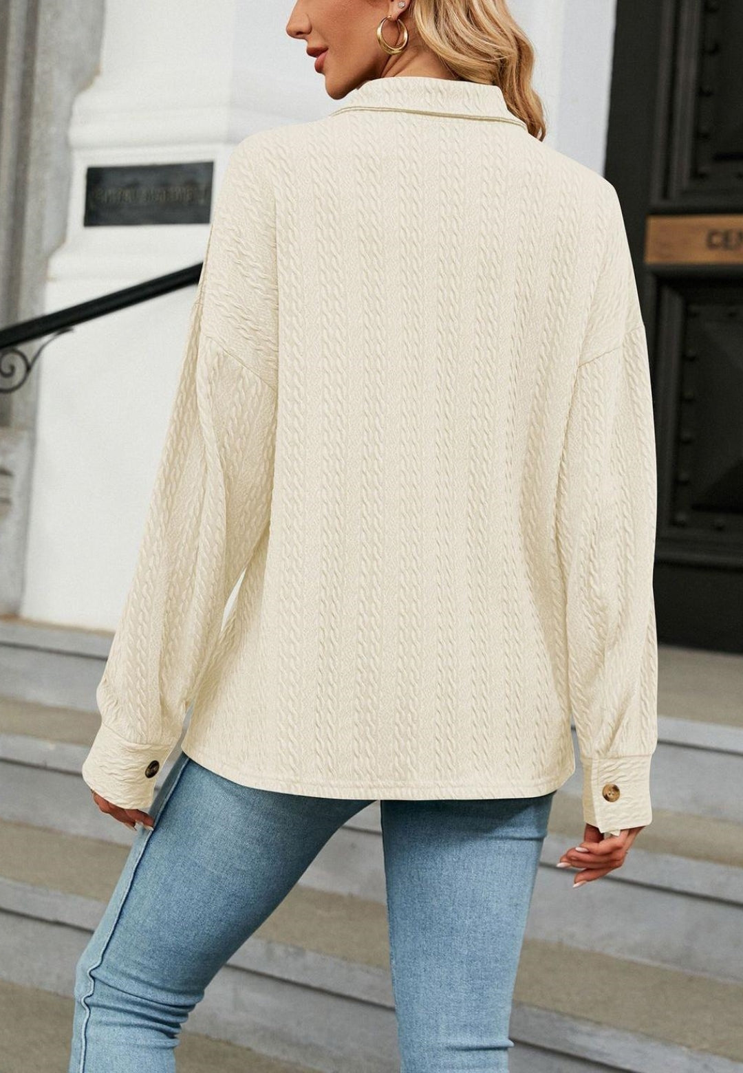 Camisa con botones en el frente y punto cable