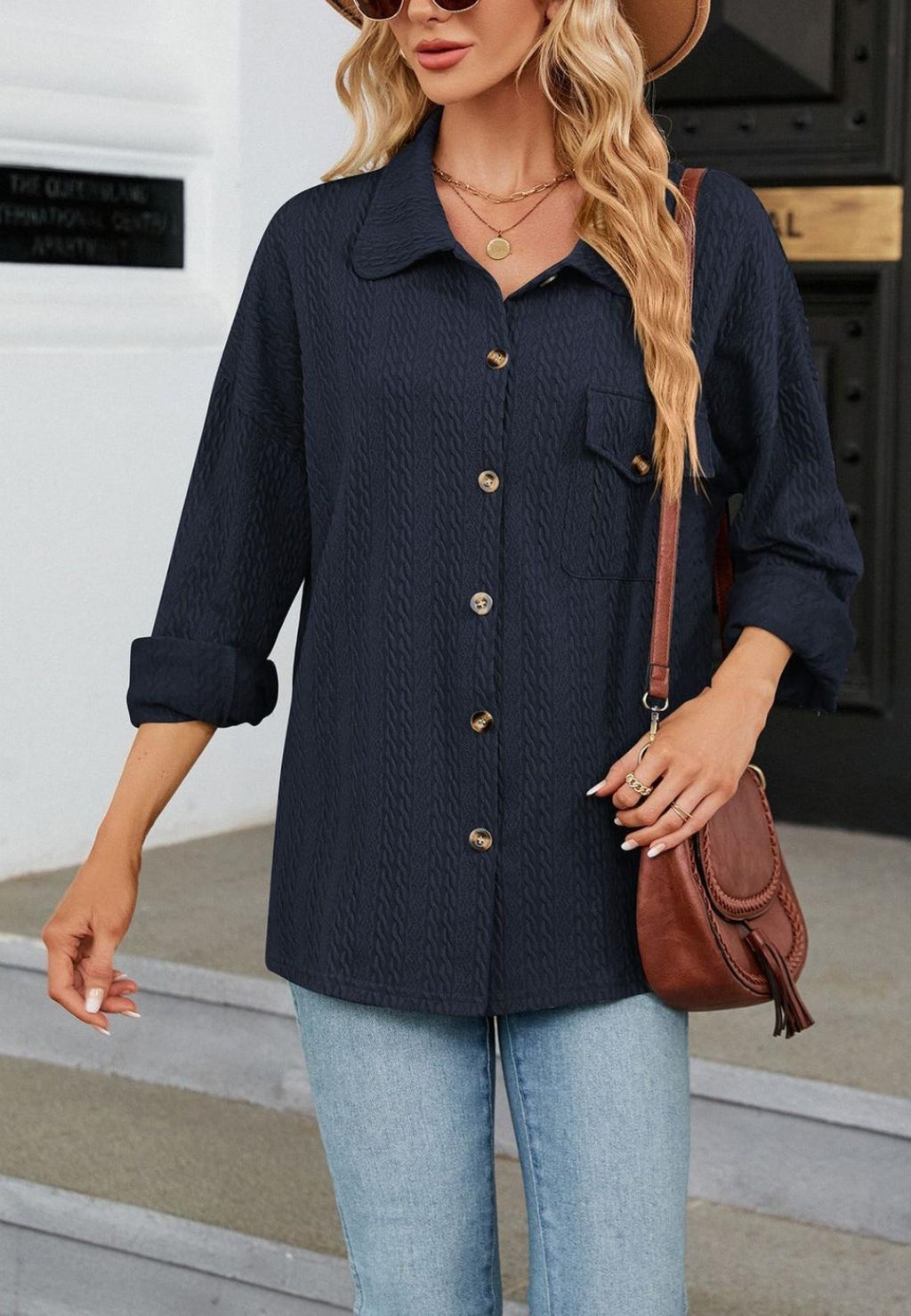 Camisa con botones en el frente y punto cable