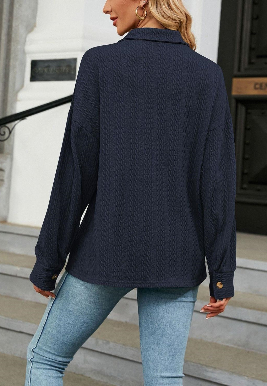 Camisa con botones en el frente y punto cable