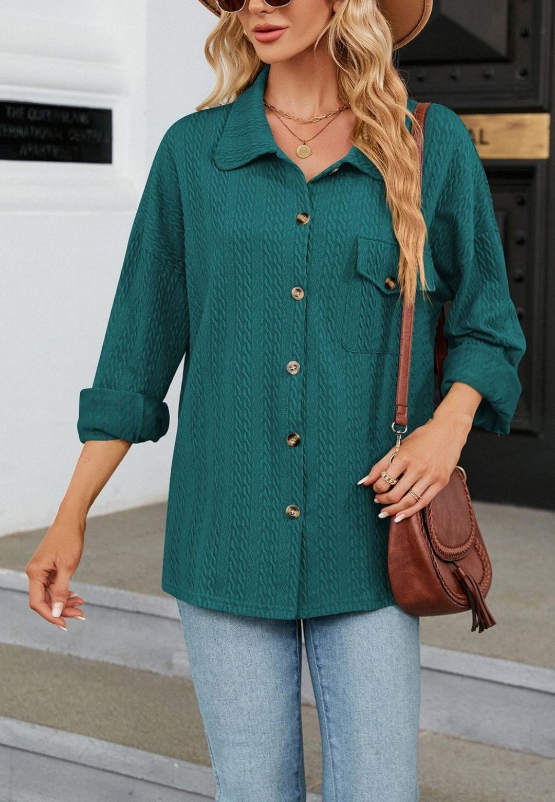 Camisa con botones en el frente y punto cable