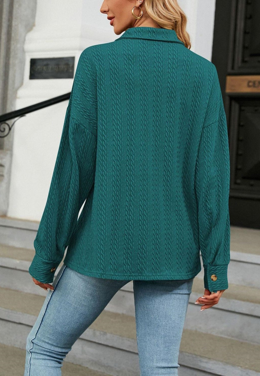 Camisa con botones en el frente y punto cable