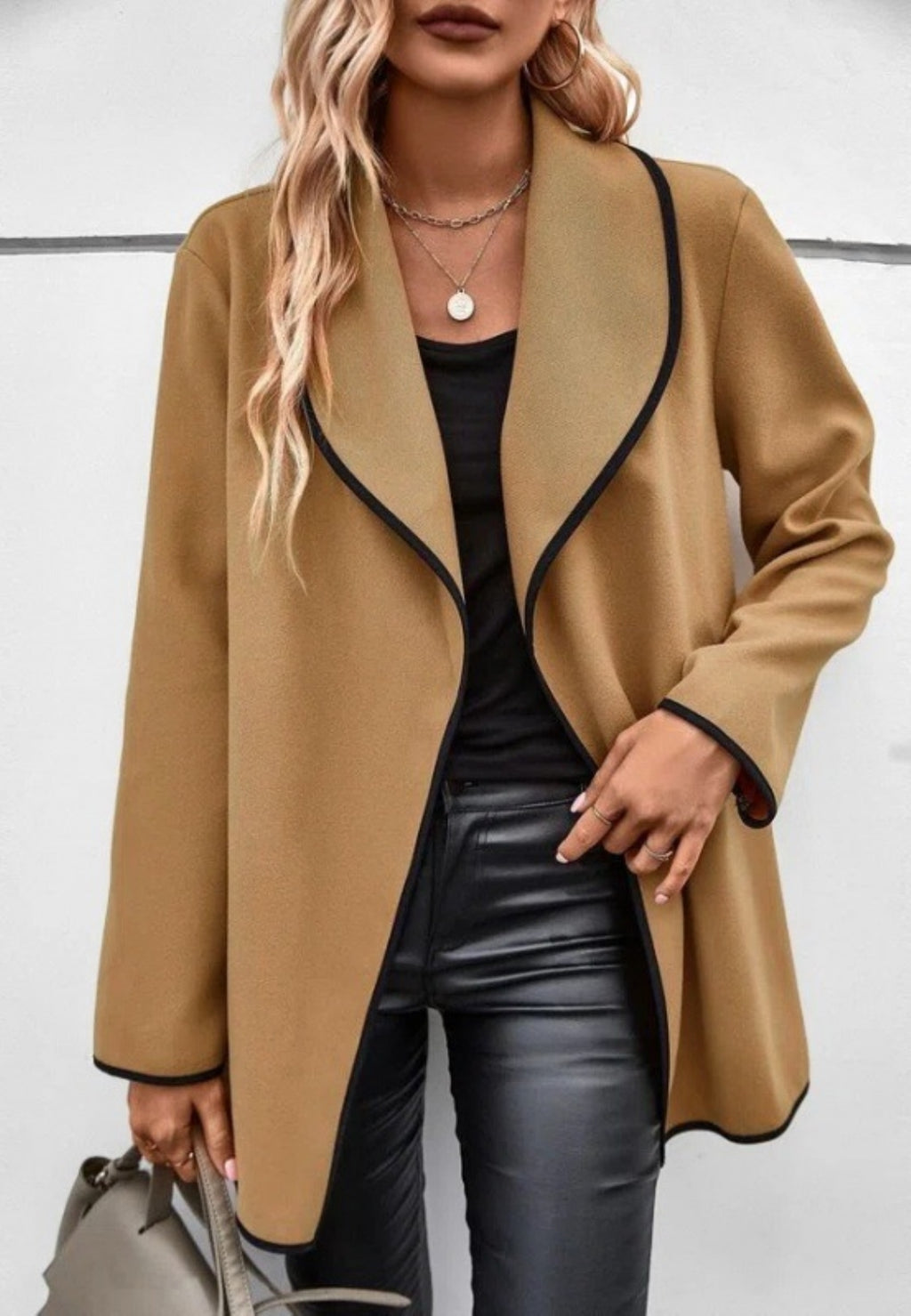 Chaqueta con cuello chal y ribete en contraste