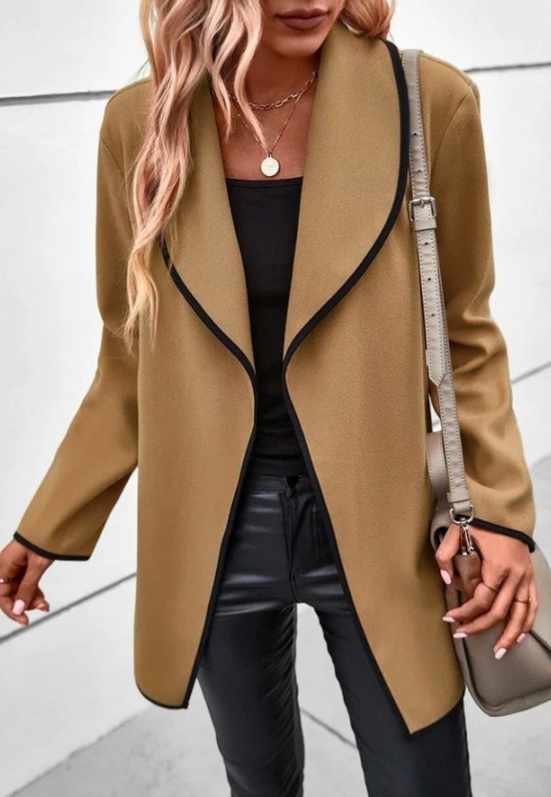 Chaqueta con cuello chal y ribete en contraste