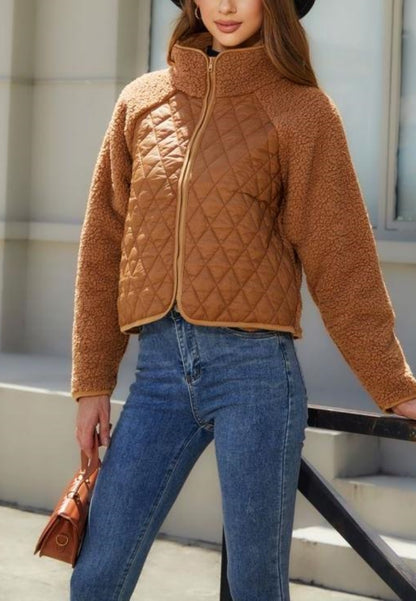 Chaqueta acolchada con detalle de piel de oveja