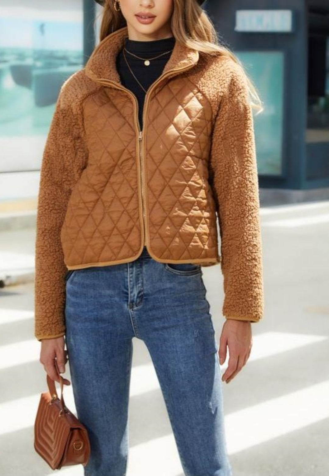 Chaqueta acolchada con detalle de piel de oveja