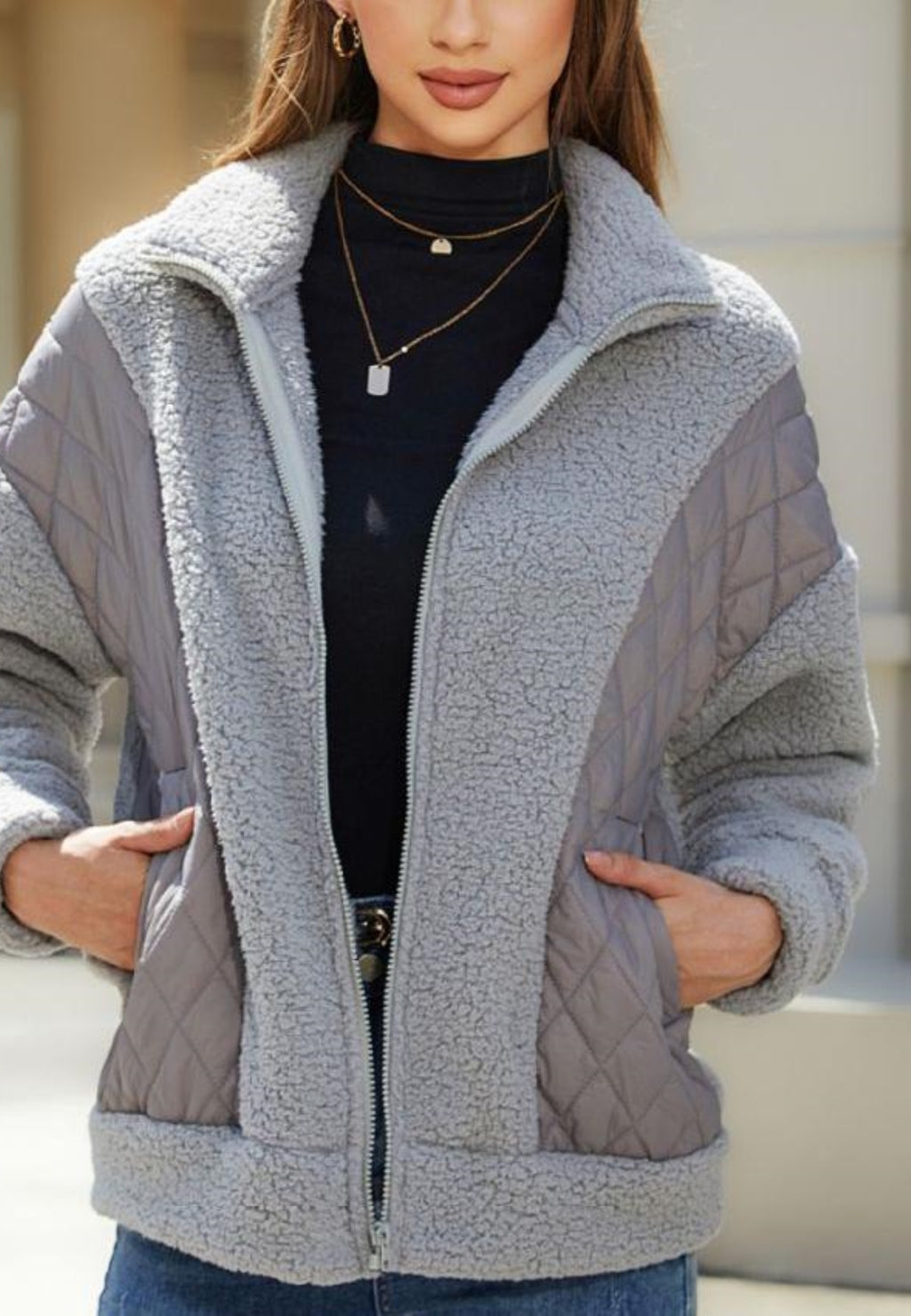 Chaqueta de peluche con detalle acolchado y cremallera