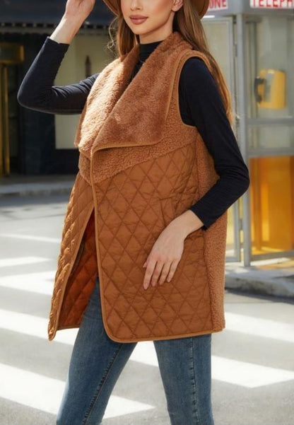Chaleco acolchado con cuello de peluche