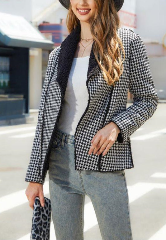 Blazer con estampado de pata de gallo y cuello de peluche