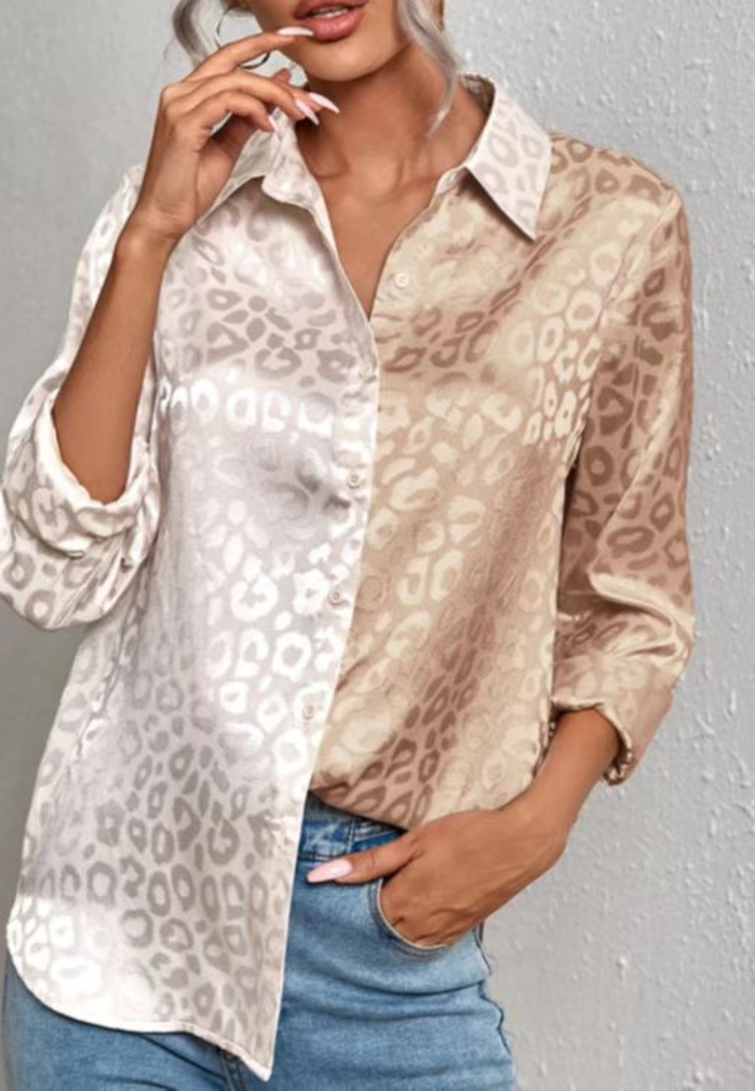 Camisa de satén minimalista con botones
