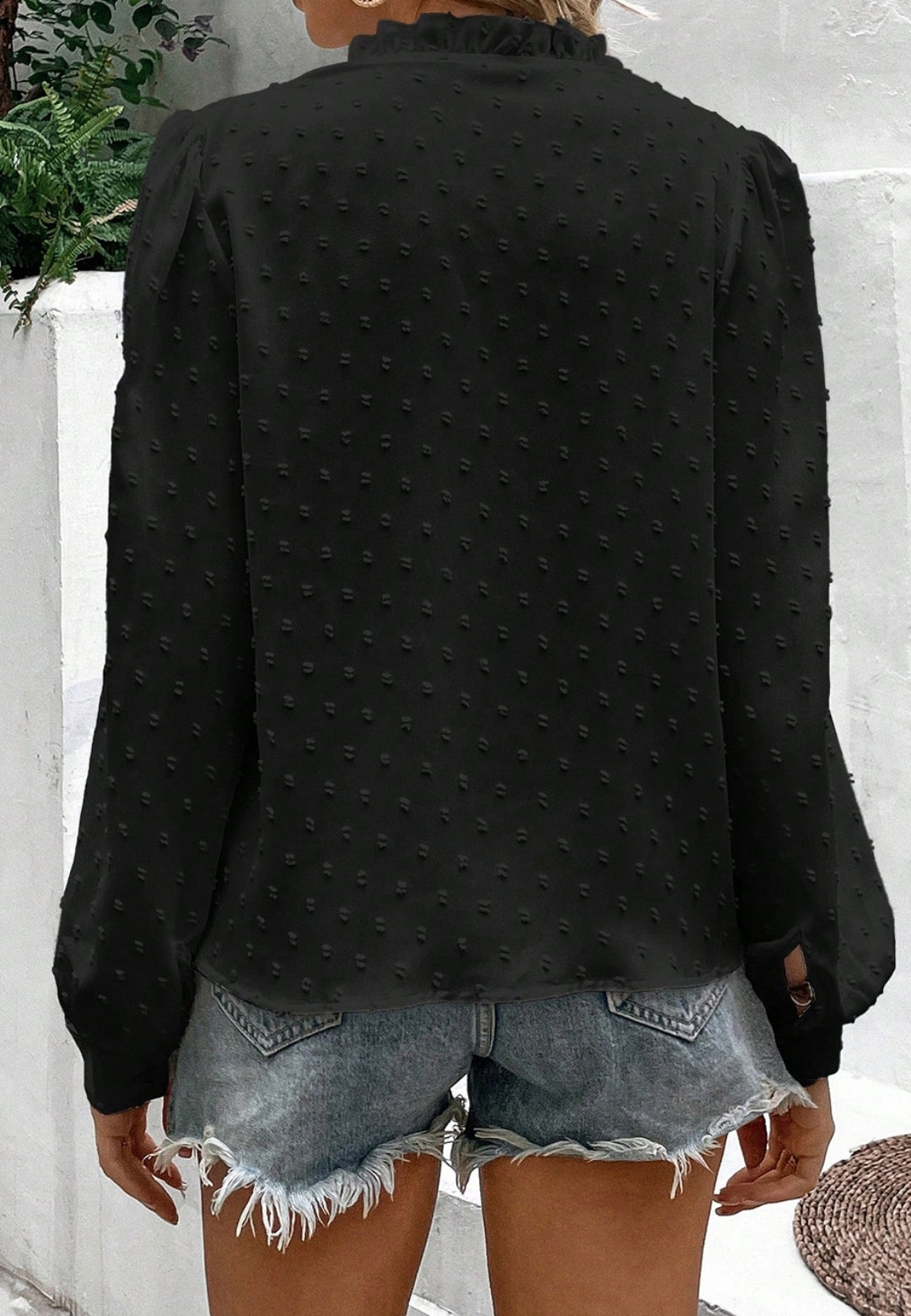 Blusa de lunares suizos con detalle de encaje