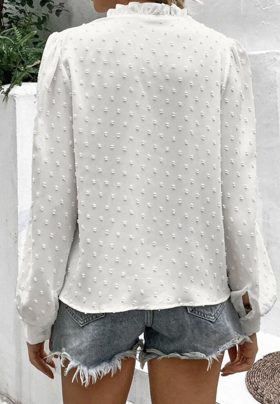 Blusa de lunares suizos con detalle de encaje