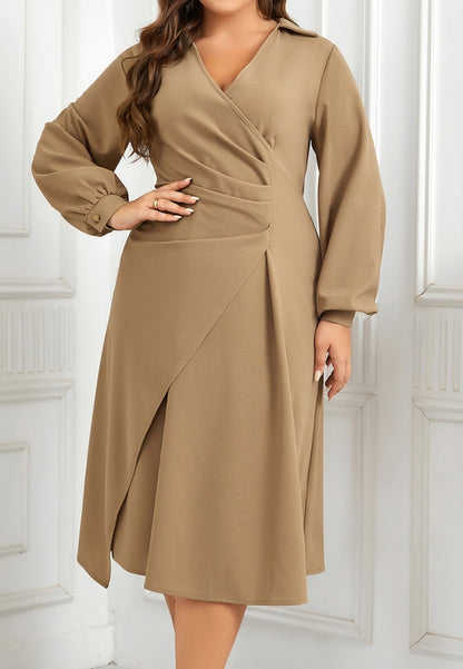 Vestido fruncido con escote cruzado Plus