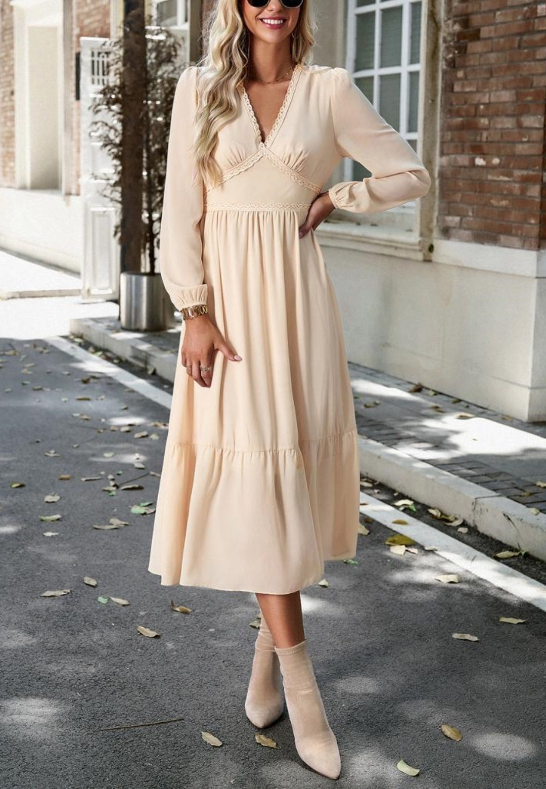 Vestido midi con escote en V y ribete de encaje