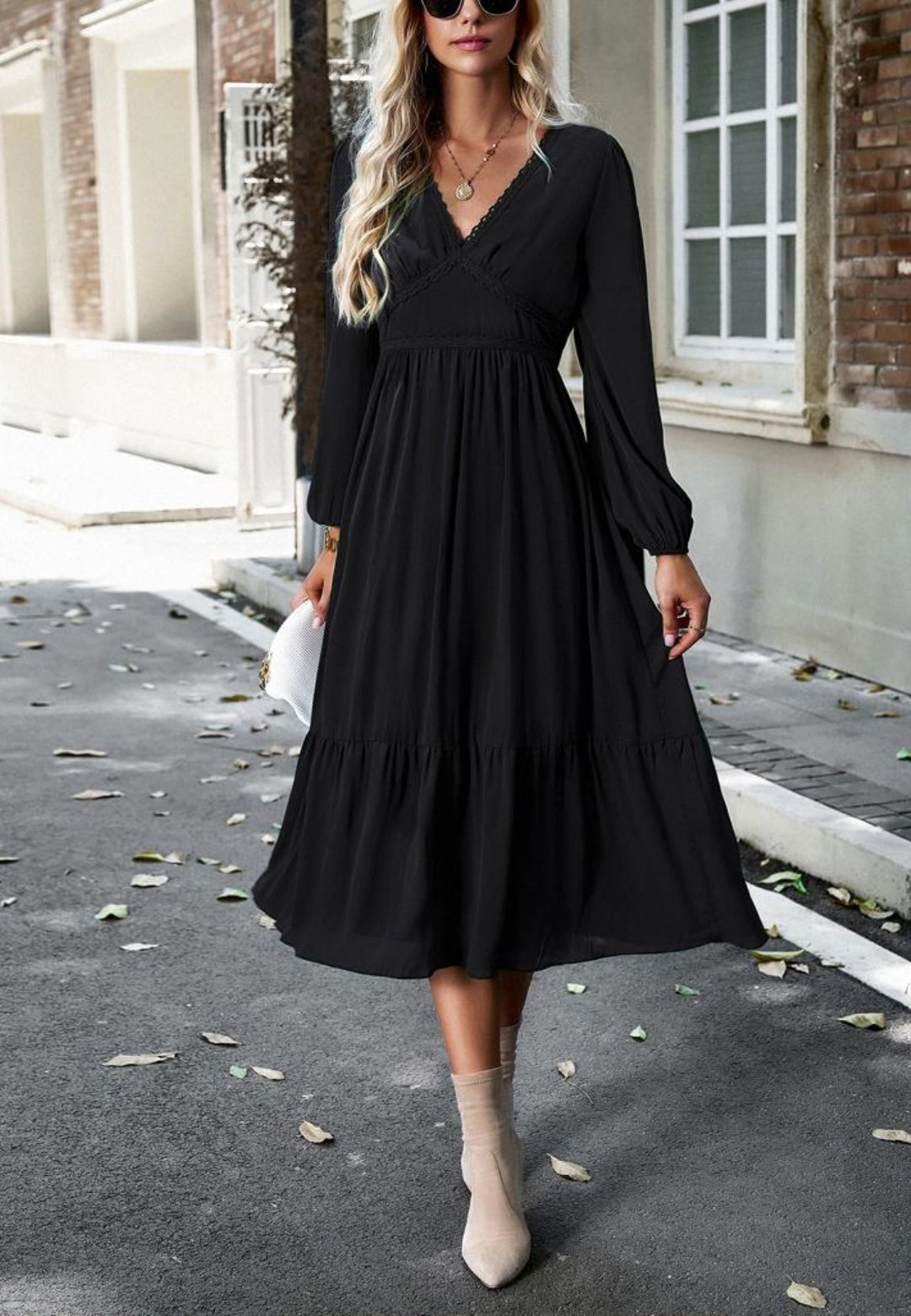 Vestido midi con escote en V y ribete de encaje
