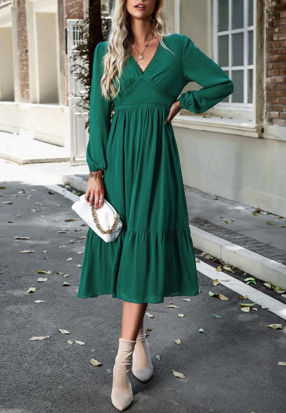 Vestido midi con escote en V y ribete de encaje