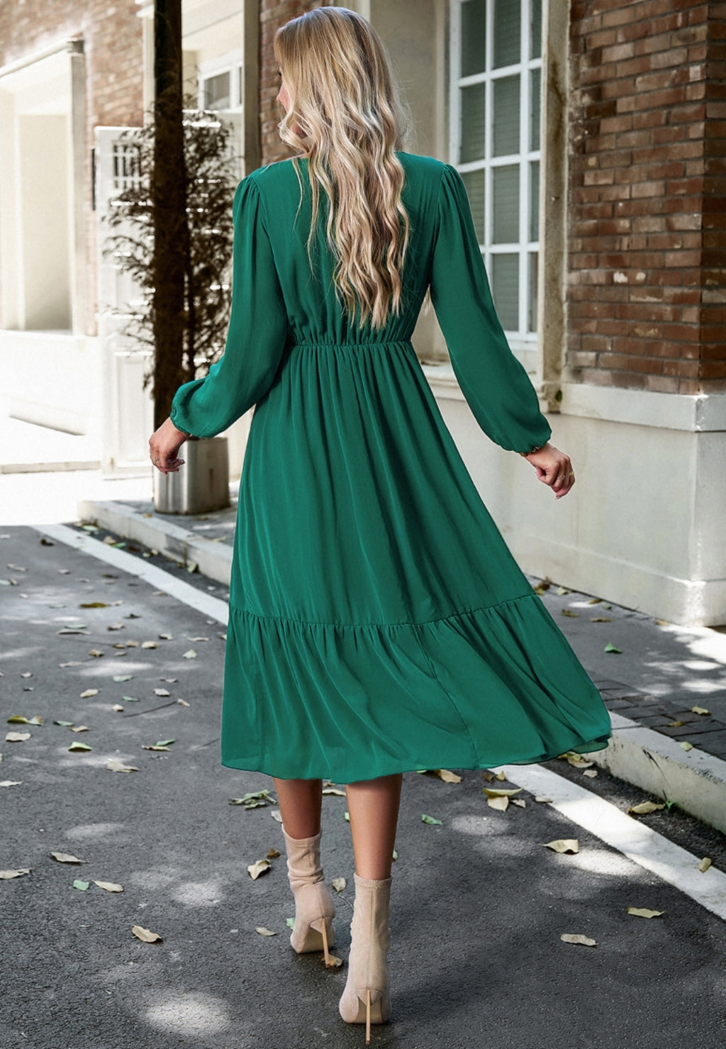 Vestido midi con escote en V y ribete de encaje