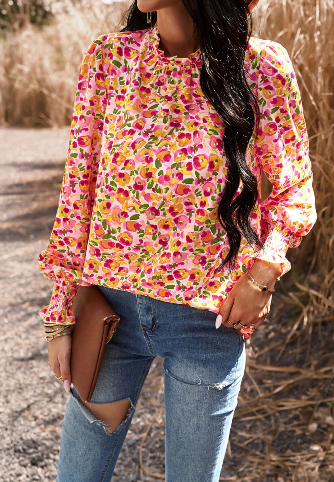 Blusa floral con cuello con volantes