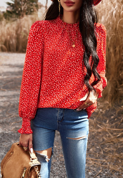 Blusa floral con cuello con volantes