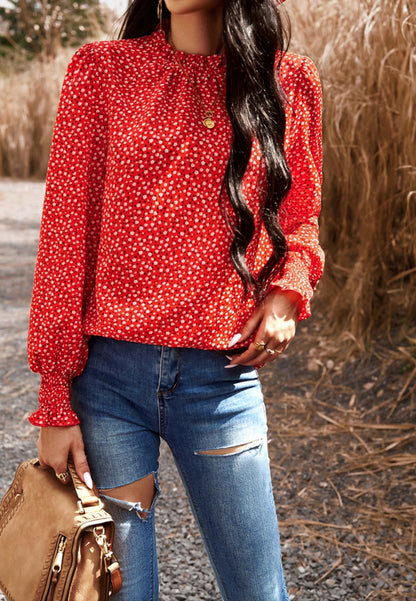 Blusa floral con cuello con volantes