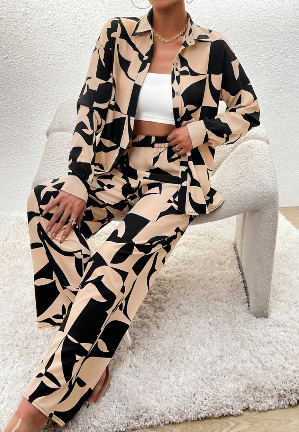 Camisa con botones y estampado abstracto