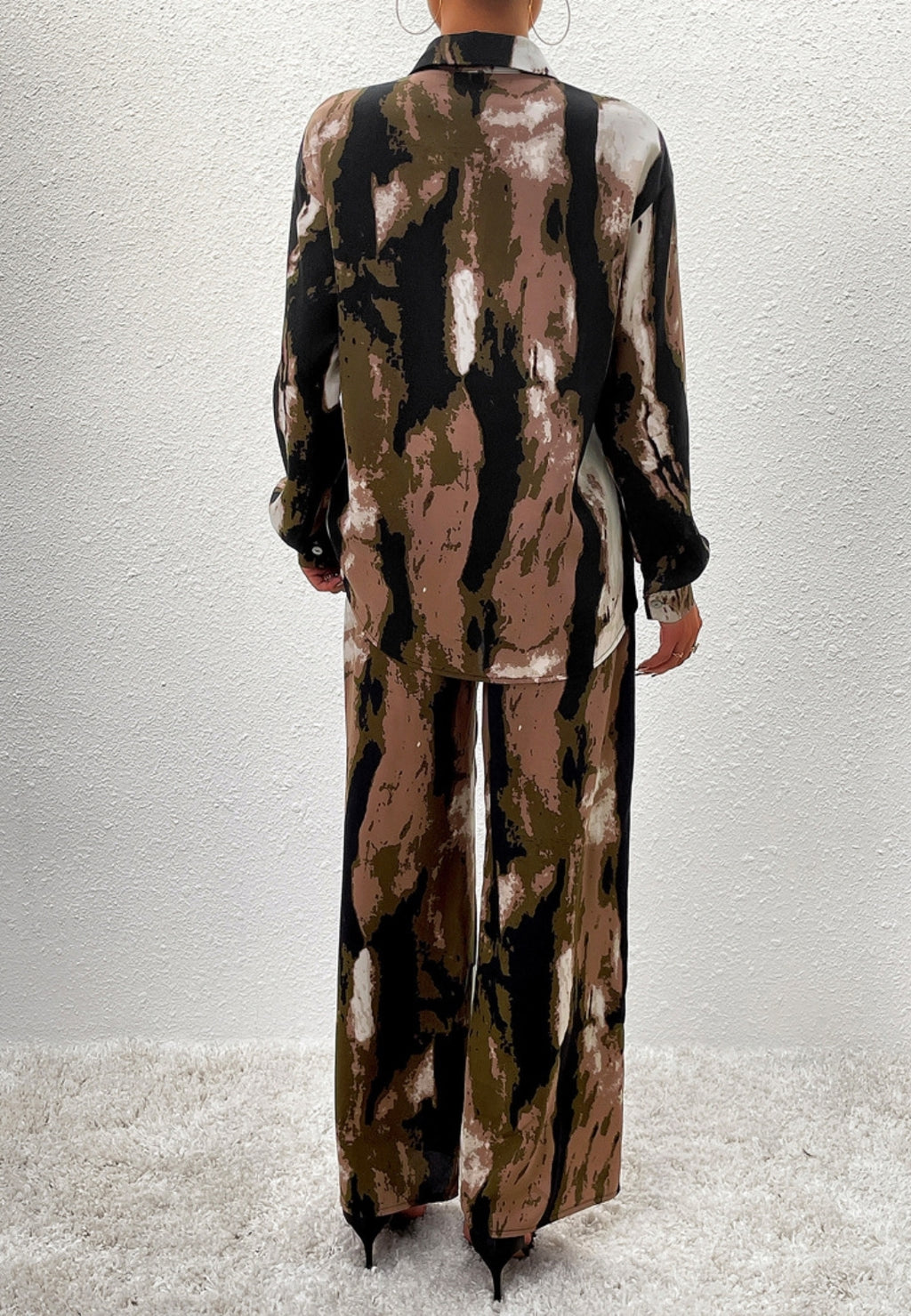 Camisa con botones y estampado abstracto